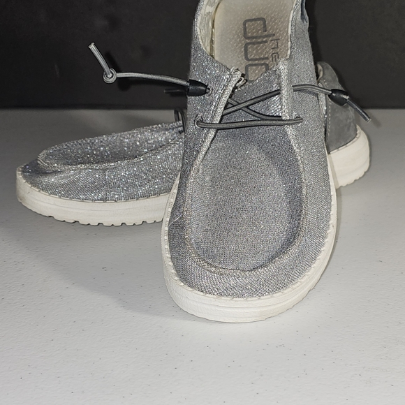 Hey Dude Wendy Stretch Sparkling Gray Size US6/ Euro 37 Comfy, Fun, Trendy VGUC - Picture 14 of 16